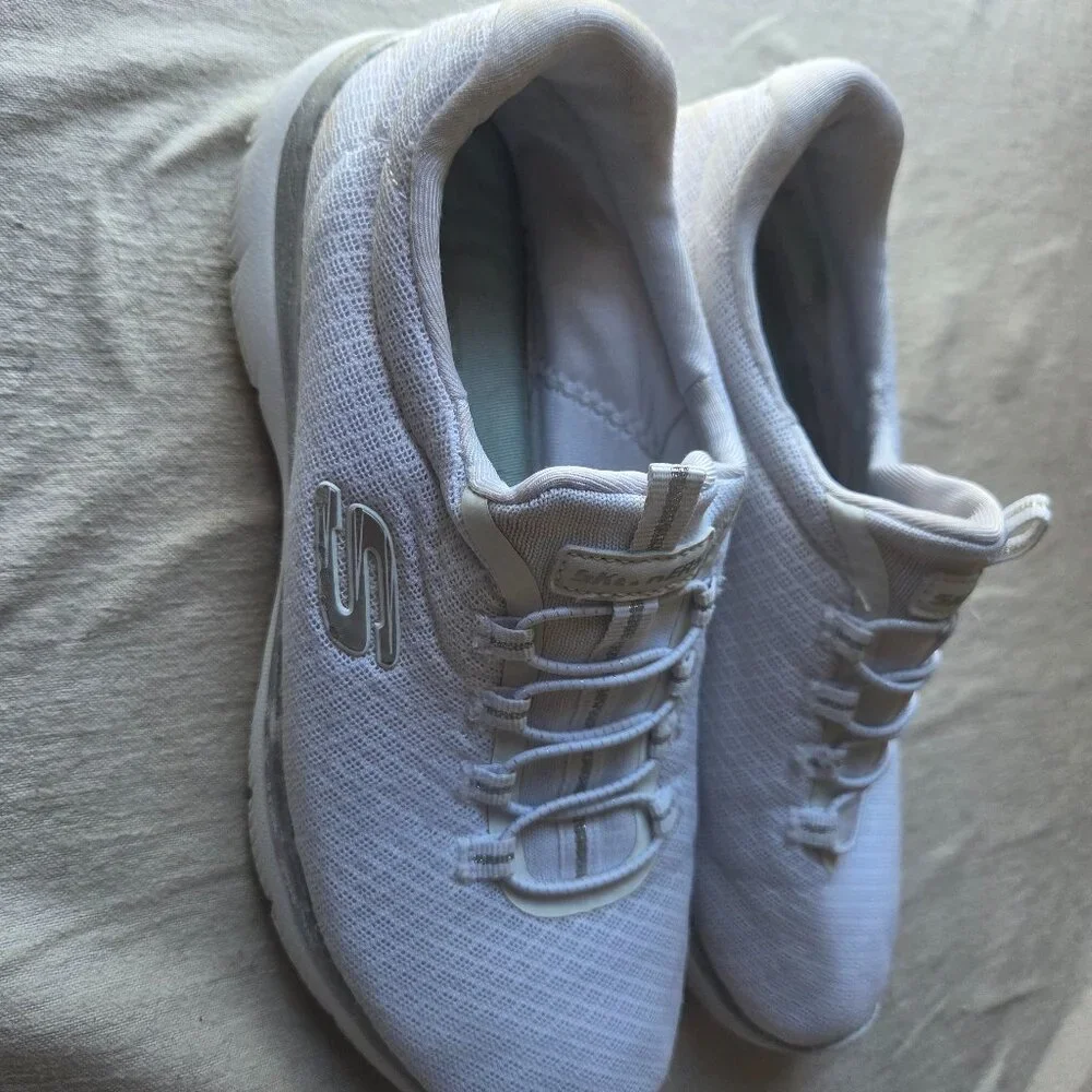 White Skechers Womens Sneakers Size 7 - Picture 1 of 6